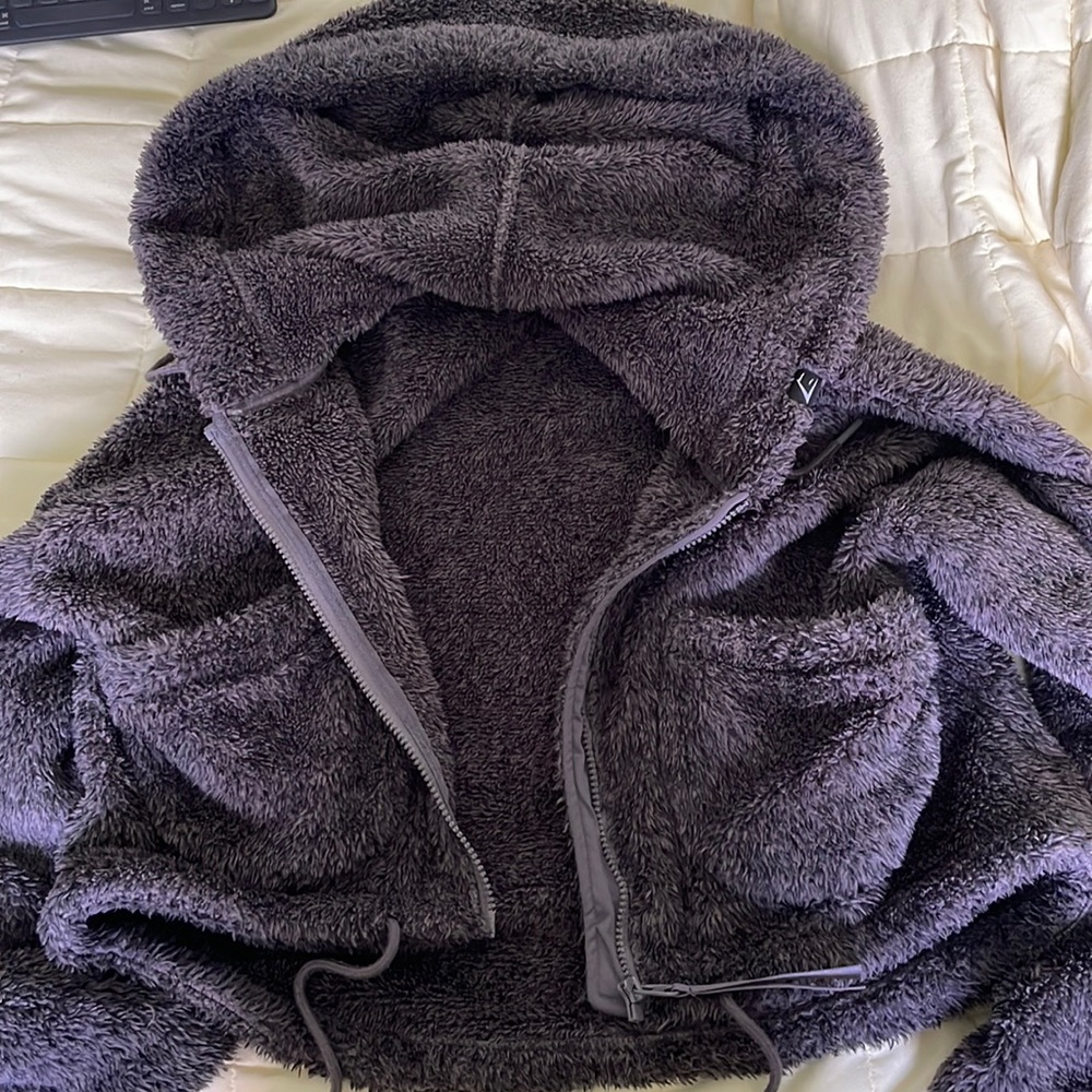 GYMSHARK cropped fuzzy hoodie